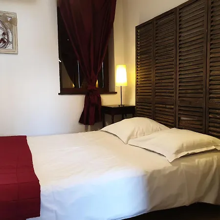 Le Relais Des Dix Crus - Logis Hotell 2*