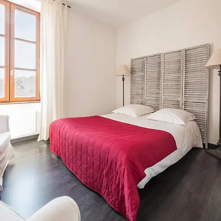 Отель Le Relais Des Dix Crus - Logis 2*